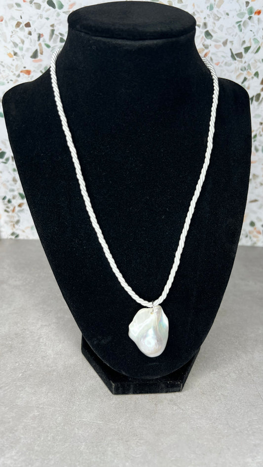 Baroque pearl necklace