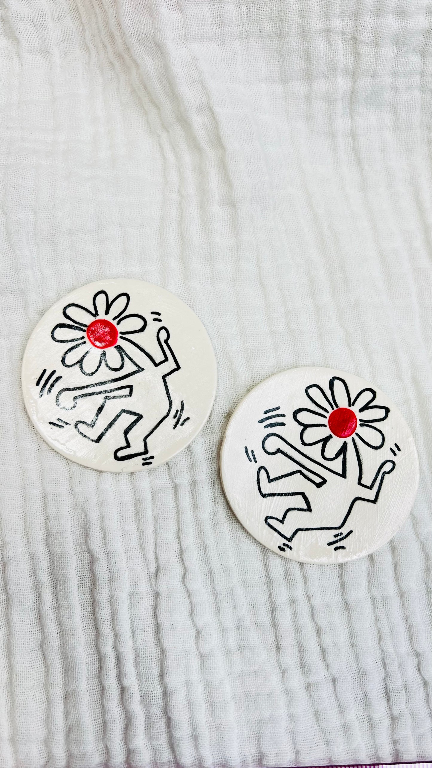 Haring dancing daisy