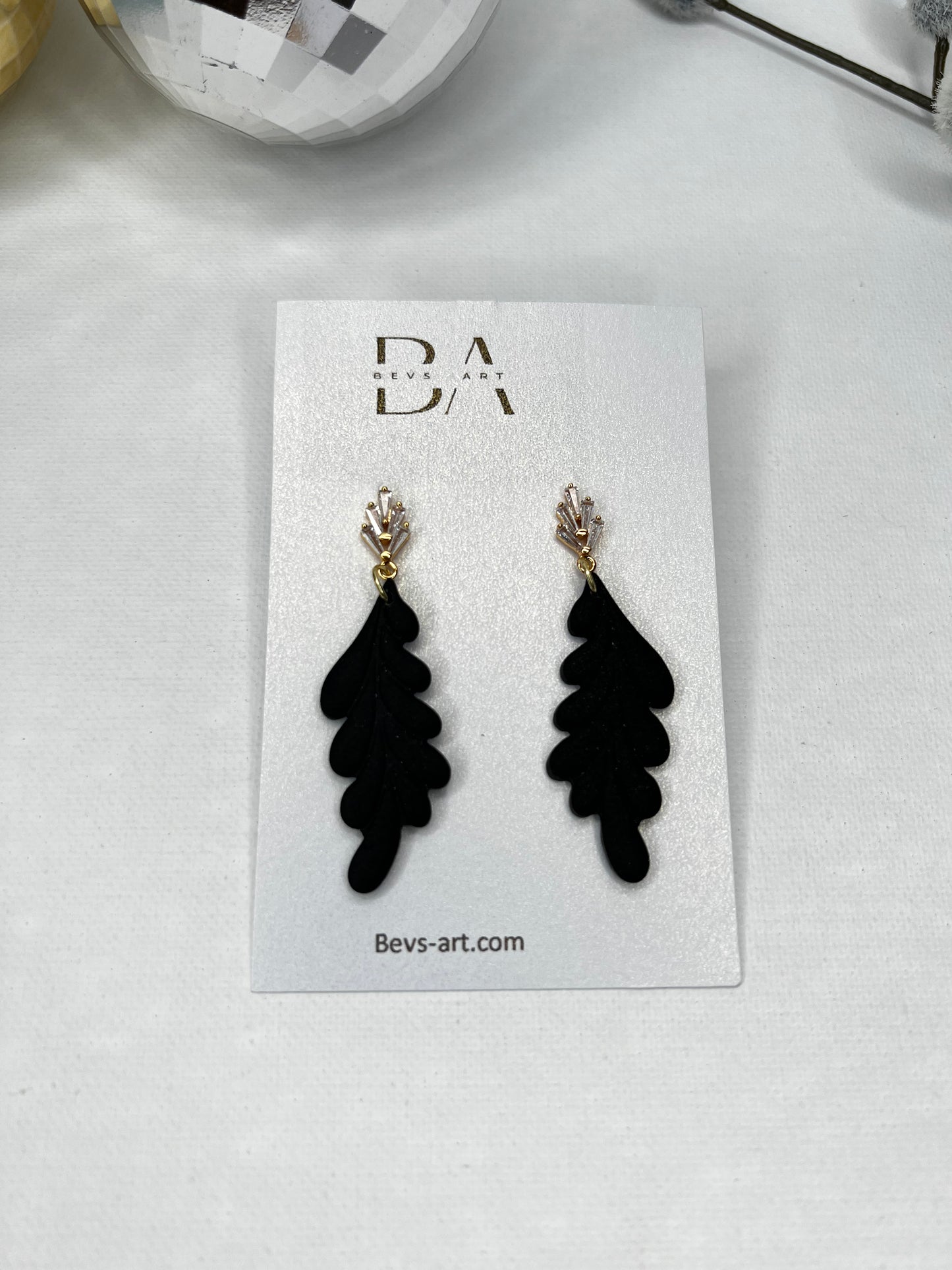 Elegant black drops